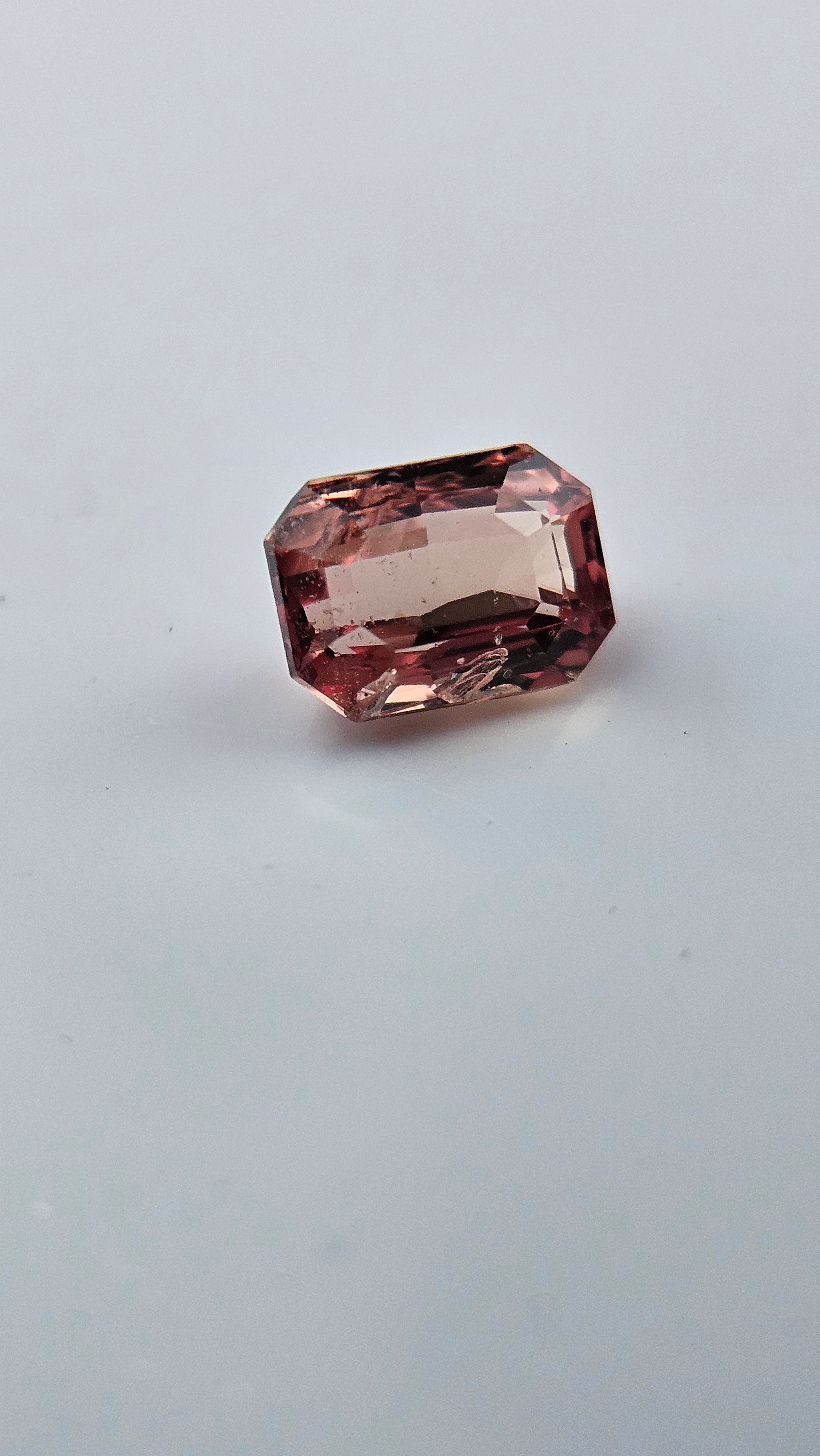 AIG certificate 0.99 ct Natural Padparacha Sapphire