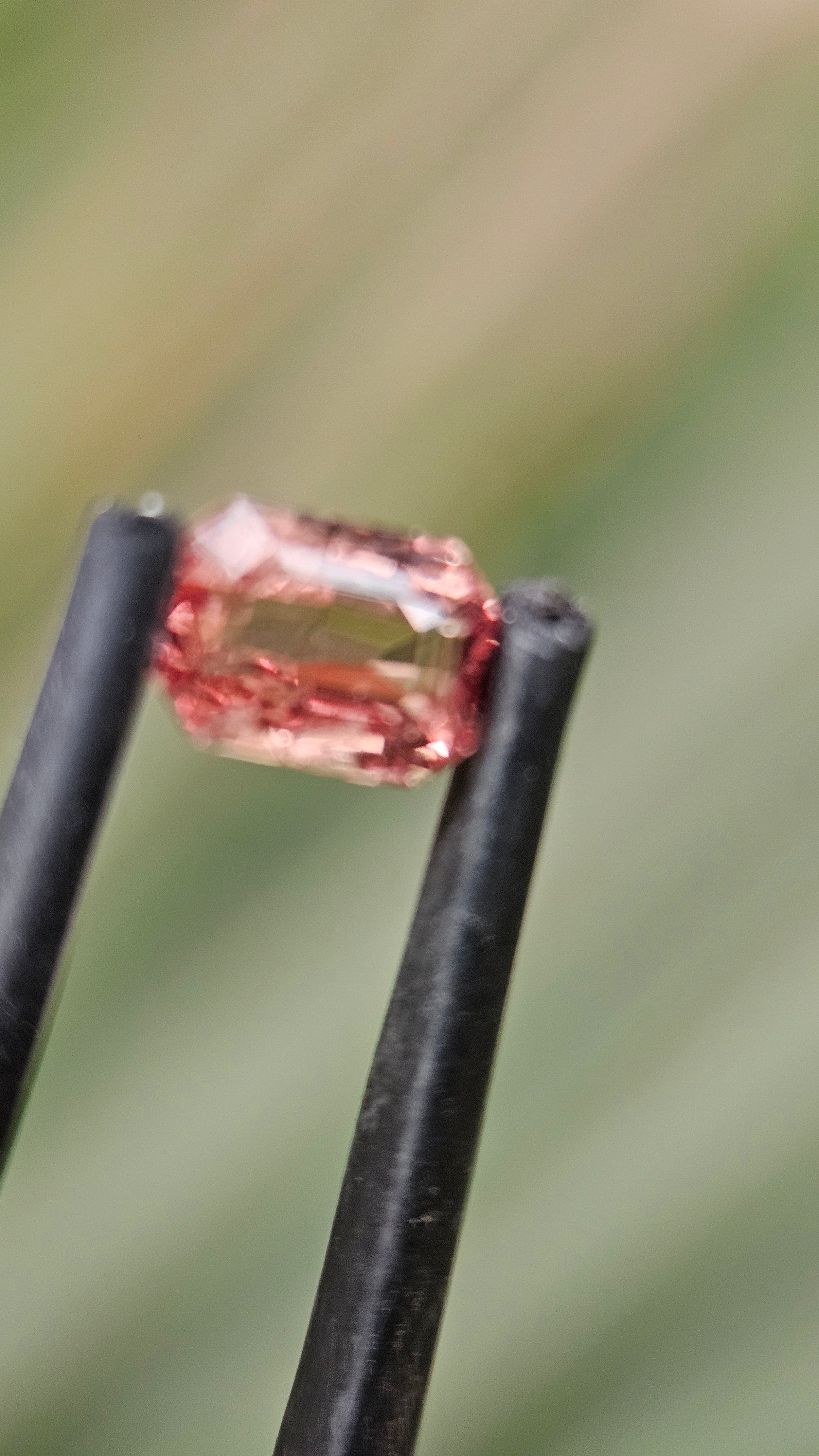 AIG certificate 0.99 ct Natural Padparacha Sapphire