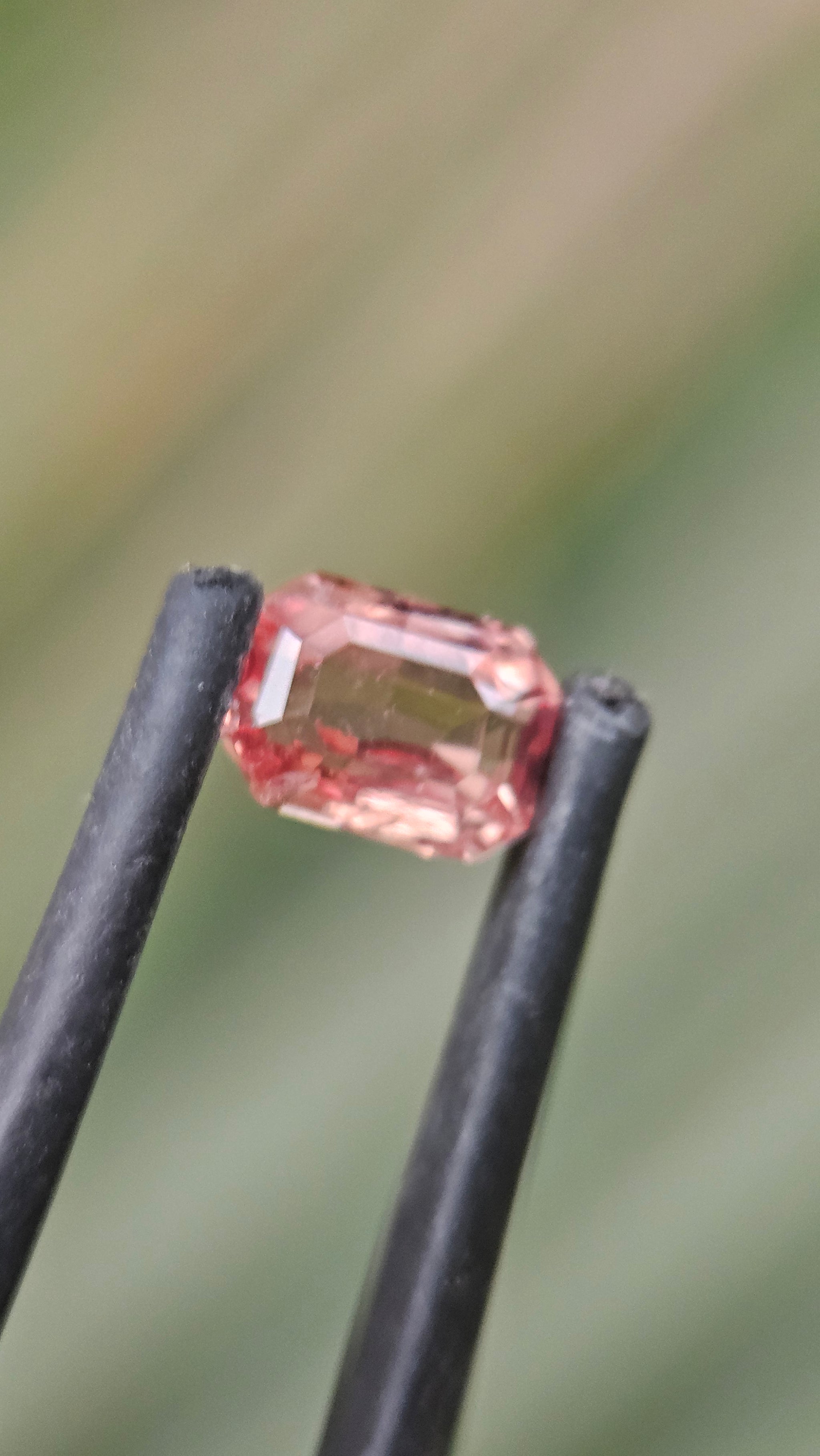 AIG certificate 0.99 ct Natural Padparacha Sapphire
